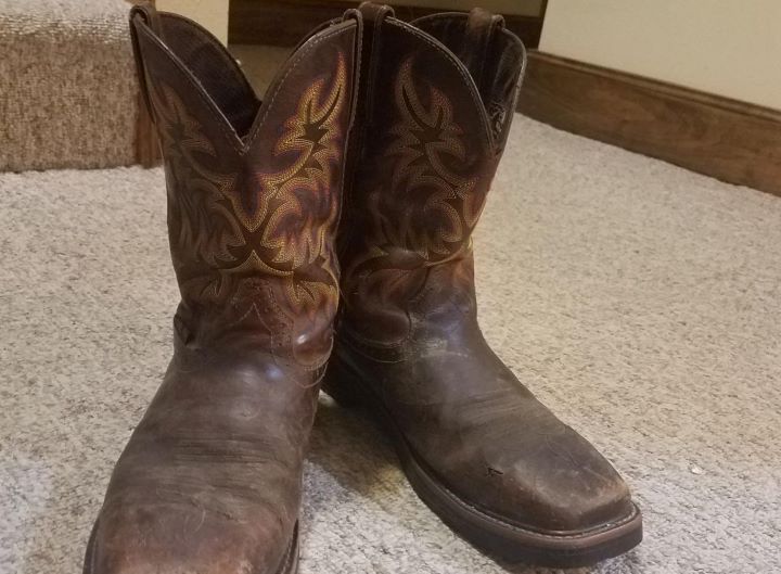 Trying out the leather cowboy work boots from Justin Original
