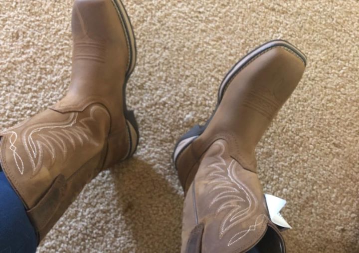 Using the waterproof cowboy work boots from ARIAT