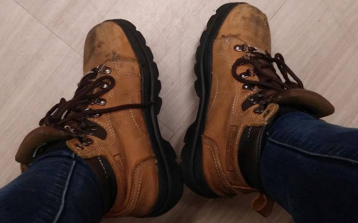 Testing how protective the waterproof steel toe work boots