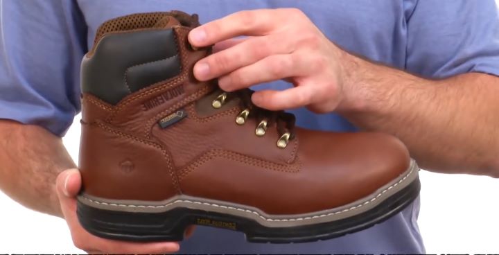 Examining the work boots' quality