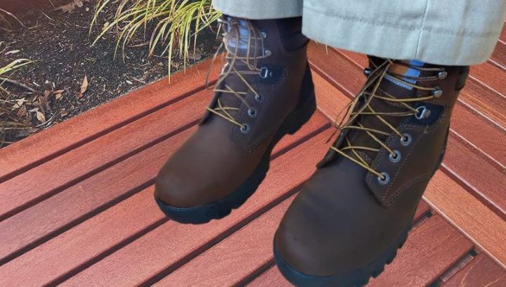 Trying out the Carhartt soft toe boot in a brown oil tanned leather