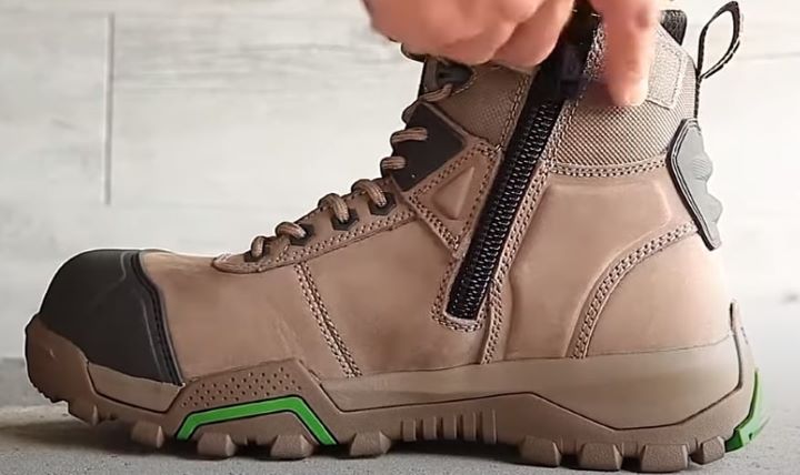 Inspecting the durability of the zipper work boots