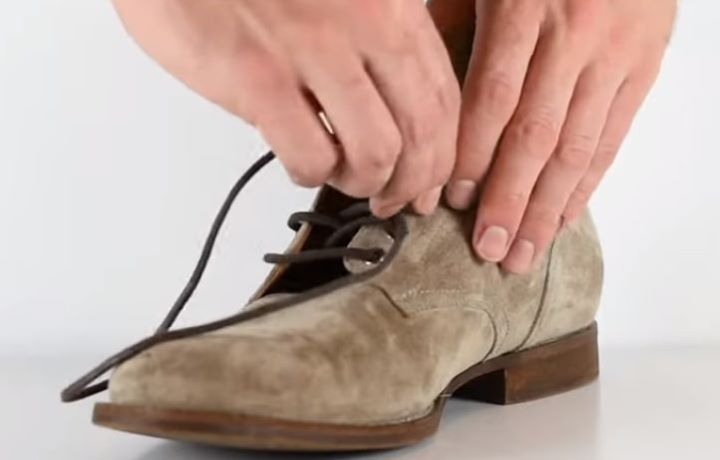 Putting on the ideal work boot lace